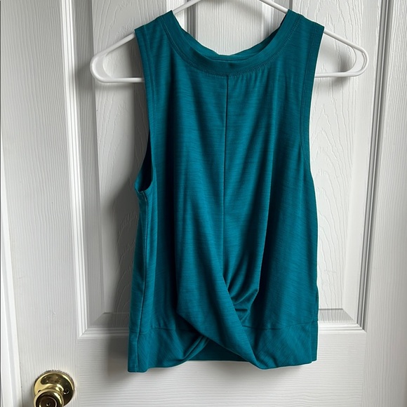 3 Sleeveless Women's Active Wear Tops Size Medium - Picture 2 of 5